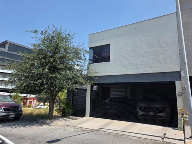 CASA EN VENTA CUMBRES ELITE