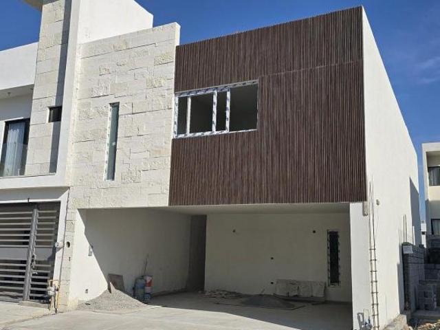 CASA EN VENTA CUMBRES PLATINO
