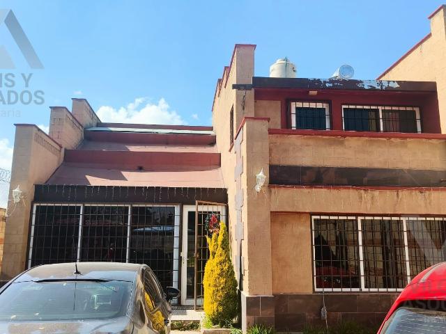 CASA EN VENTA CACALOMACAN