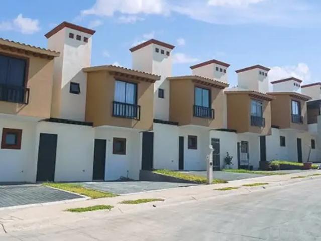 Casa en Venta Calle Aster Sección Villa Primavera Col. Prados del Sol Culiacan Sinaloa AARR