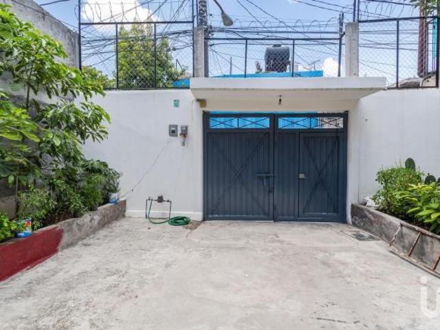 CASA EN VENTA CALLE CARDENIA TLAHUAC