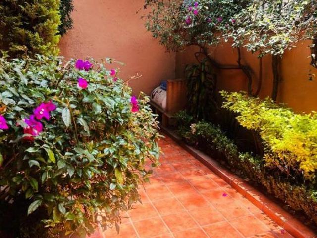 Casa en venta calle cerrada en Lomas de Axiomiatla