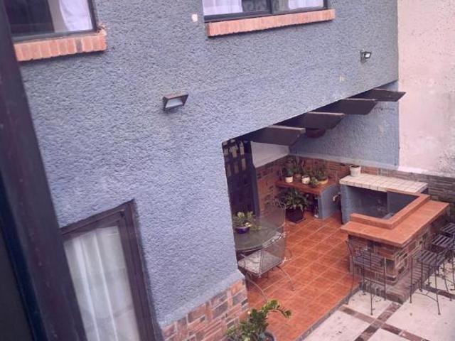 CASA EN VENTA CALLE LA JOYA COL. VALLE ESCONDIDO