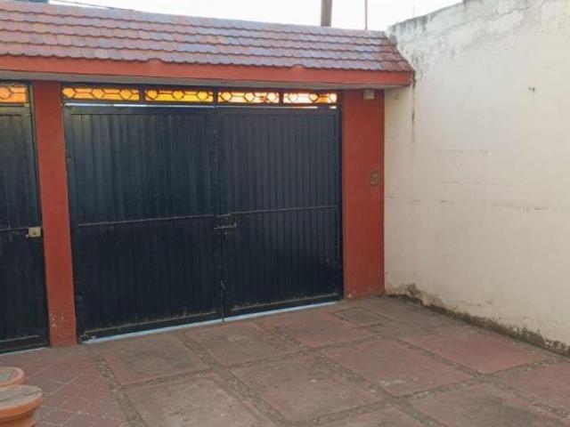 CASA EN VENTA CALLE LA PAZ COL. MODERNA