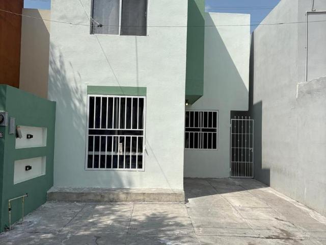 Casa en venta Calle Lirios #438 Col. Villa Florida sector b