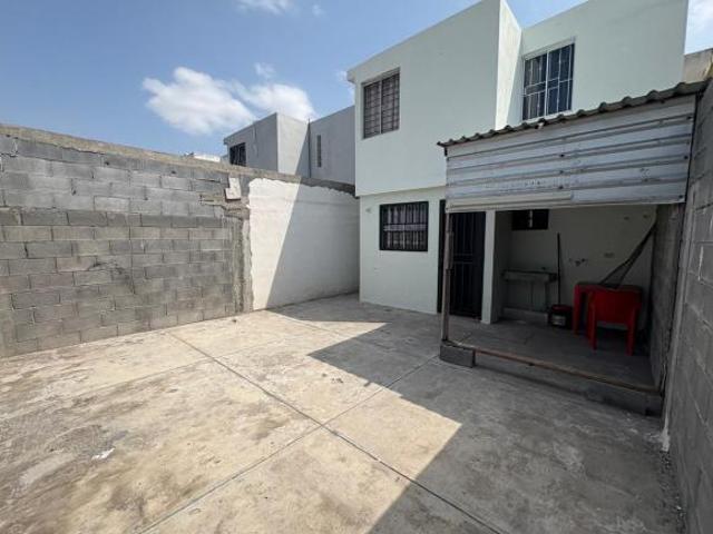 Casa en venta Calle Lirios #438 Col. Villa Florida sector b