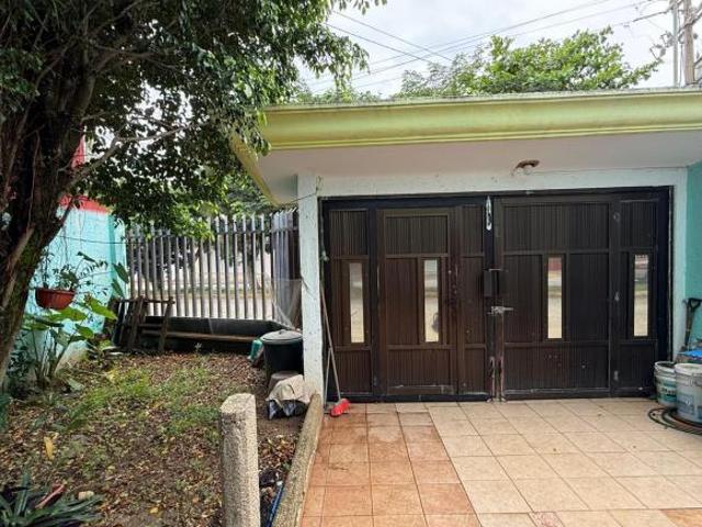 Casa en Venta. Calle Puebla, Col. Petrolera. Coatzacoalcos, Ver