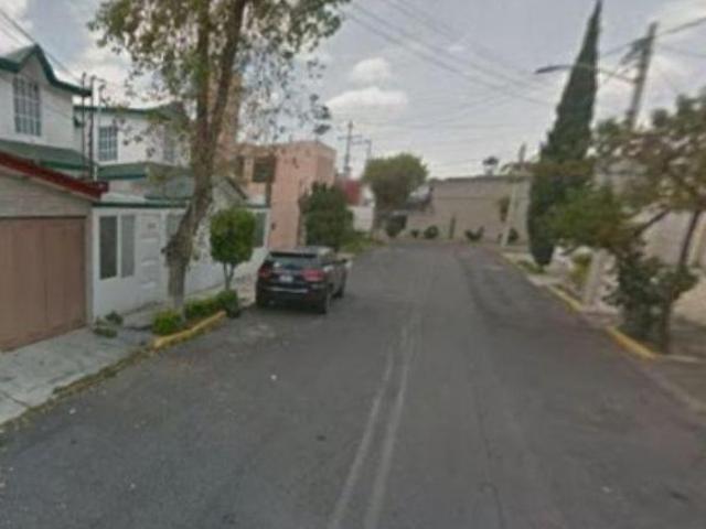 Casa en venta calle Sierra Ventana, Valle Don Camilo Toluca Estado de México Recuperación Bancaria