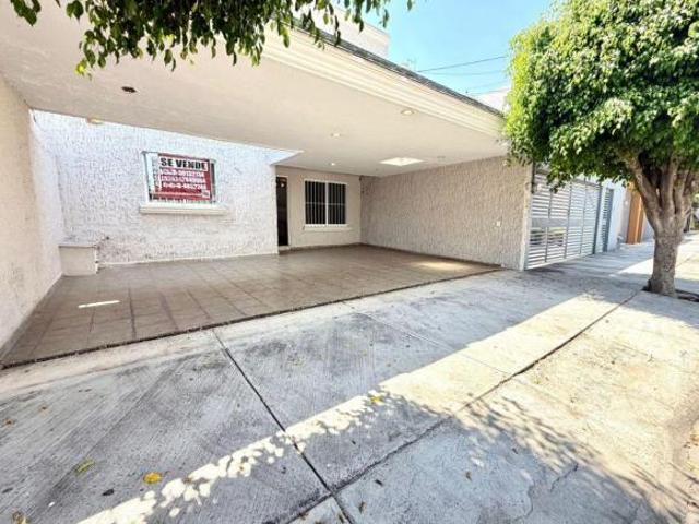 Casa en Venta Calle Tezozomoc, Jardines del Sol, CP. 45050, Zapopan, Jalisco, México