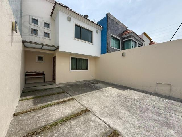 CASA EN VENTA CALZADA DE LOS CUERVOS CACALOMACAN ESTADO DE MEXICO