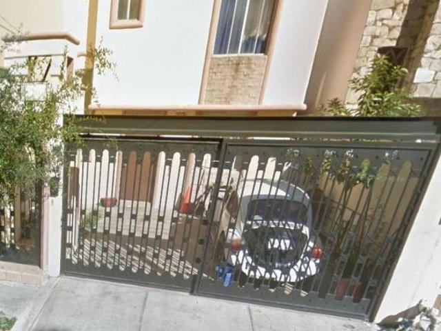 CASA EN VENTA EN JARDINES DE SANTA CATARINA NUEVO LEON