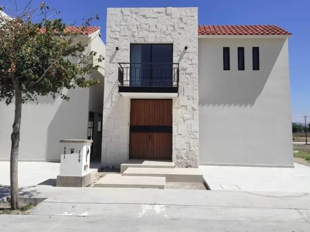 CASA EN VENTA CASTELA RESERVA RESIDENCIAL CELAYA