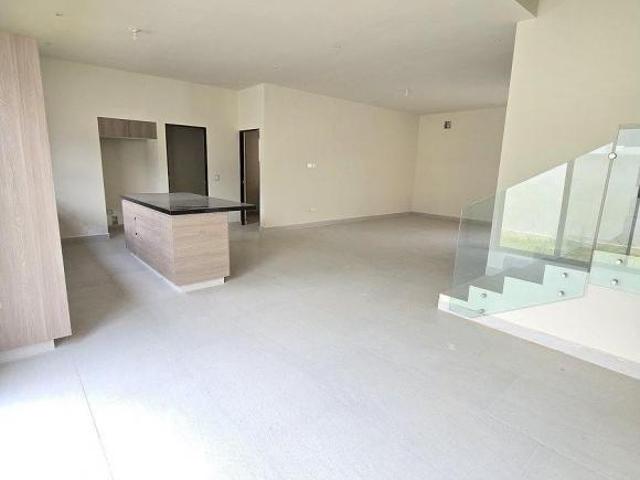 CASA EN VENTA CARRETERA NACIONAL