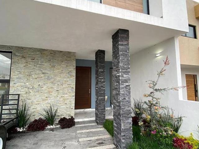 Casa en Venta Amplios Espacios 4 Habitaciones y Roof Garden