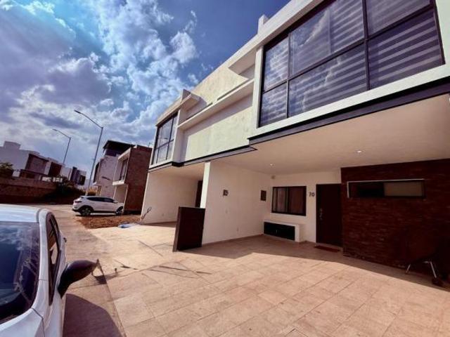Casa en venta cerca CUTLAQUEPAQUE, en ZIMALTA, San Pedro Tlaquepaque
