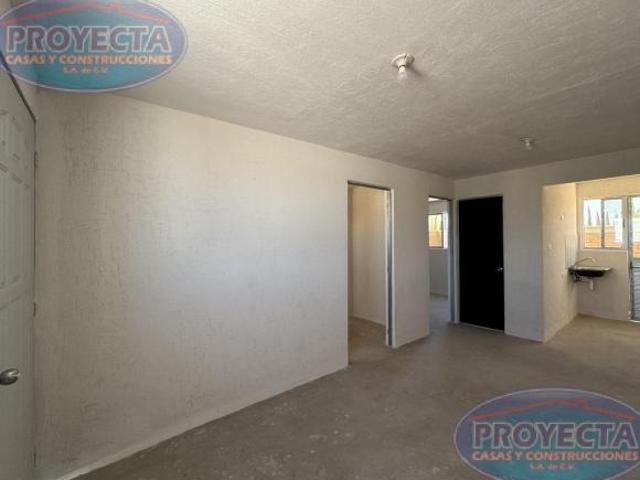 CASA EN VENTA CERCA DE AURRERA MILENIO CON CIMIENTOS EN FRAC. VALLADOLID