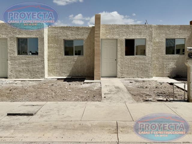 CASA EN VENTA CERCA DE AURRERA MILENIO CON CIMIENTOS EN FRAC. VALLADOLID