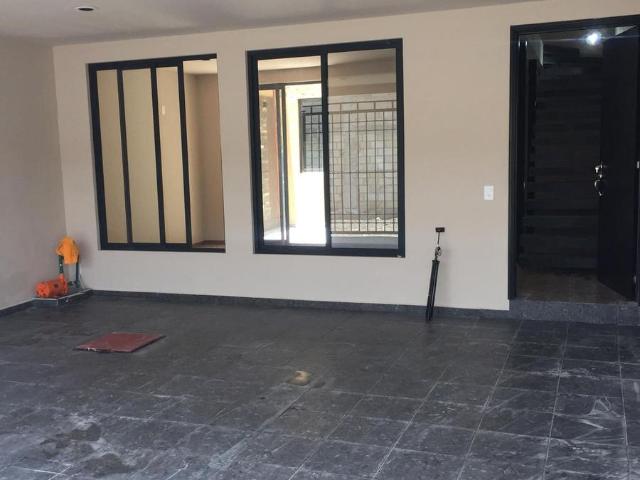 Casa en Venta cerca de Av. Alfredo del Mazo y Juzgados en Toluca