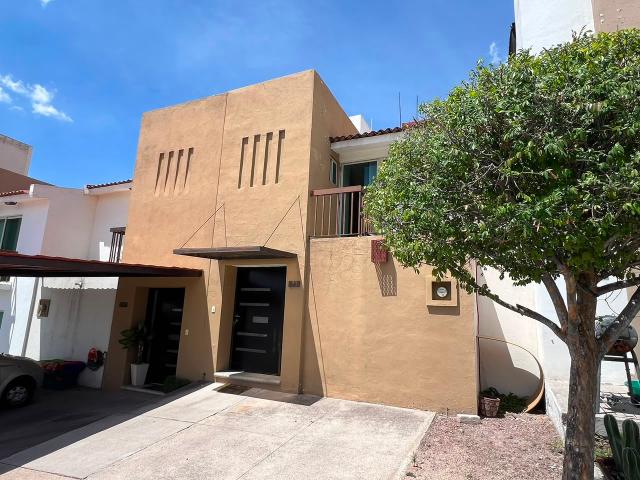 CASA EN VENTA CERCA DE AV. CANDILES
