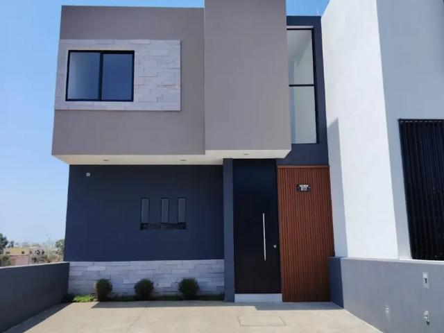 Casa en venta cerca de Av. Pablo Silva en Villa de Álvarez, Colima