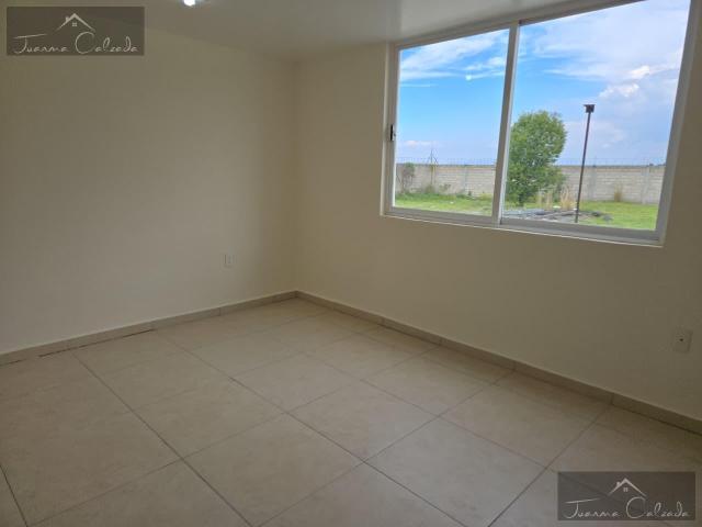 CASA EN VENTA CERCA DE CACALOMACAN