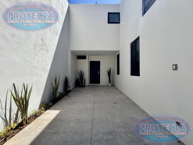 CASA EN VENTA CERCA DE CARHARTT EN CALLE PRIVADA CON PORTON Y AREAS VERDES