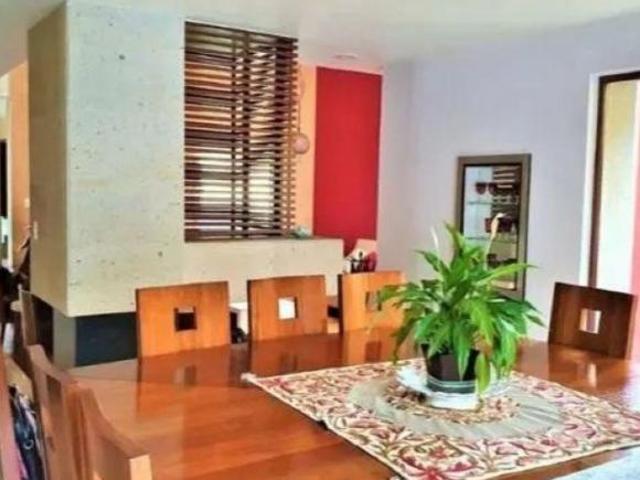 CASA EN VENTA CERCA DE CENTRO MAX!