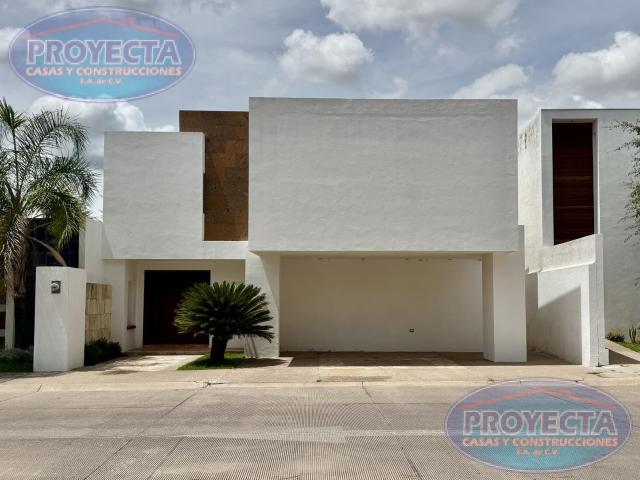 CASA EN VENTA CERCA DE CLUB CAMPESTRE Y COLEGIO AMERICANO, FRAC. PRIVANZAS