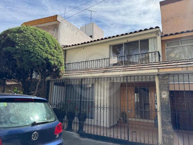 CASA EN VENTA CERCA DE GRAN SUR Muy bien ubicada