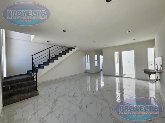 CASA EN VENTA CERCA DE JARDINES DE CANCUN, FRAC. BICENTENARIO