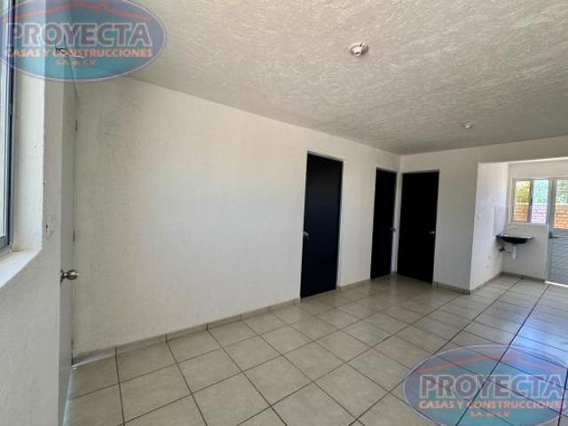CASA EN VENTA CERCA DE LA FERIA CON CIMIENTOS EN FRAC. VALLADOLID