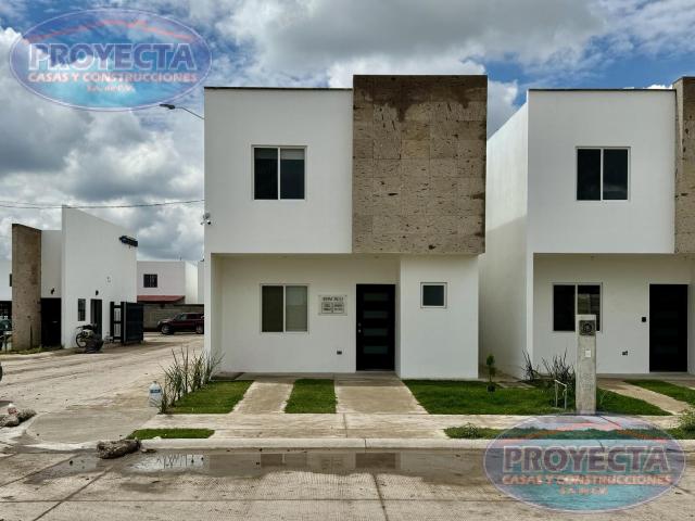 CASA EN VENTA CERCA DE LA FERIA EN FRAC PRIVADO CON ALBERCA Y AREA VERDE, FRAC. LA CIENEGA II