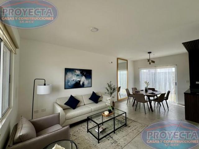 CASA EN VENTA CERCA DE LA FERIA EN FRAC PRIVADO CON ALBERCA Y AREA VERDE, FRAC. LA CIENEGA II