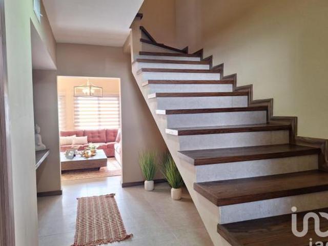 Casa en venta cerca de Puente Zaragoza