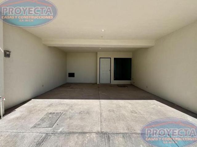 CASA EN VENTA CERCA DE PASEO DURANGO CON COCINA INTEGRAL Y CLOSETS, FRAC. CIELO VISTA