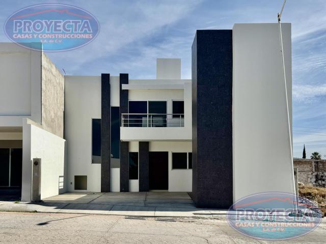 CASA EN VENTA CERCA DE PLAZA PUNTO GUADIANA EN PRIVADO, FRAC. BALCON DE TAPIAS