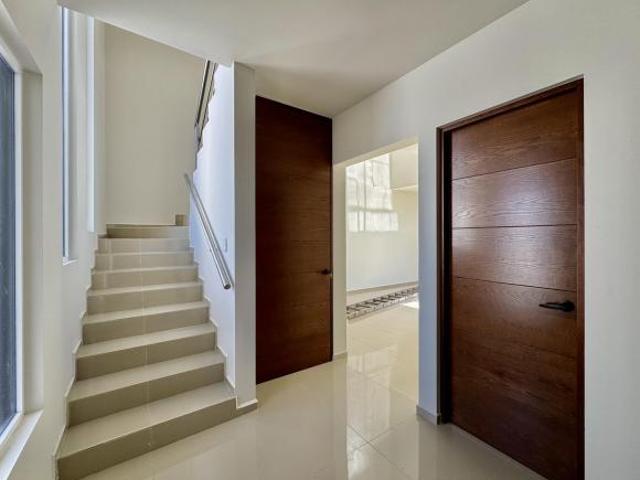 CASA EN VENTA CERCA DE PLAZA PUNTO GUADIANA EN PRIVADO, FRAC. BALCON DE TAPIAS