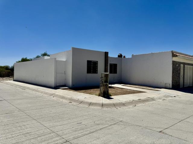 CASA EN VENTA CERCA DE SALIDA A MEXICO EN ESQUINA Y FRENTE AREA VERDE, FRAC. MILENIO 450