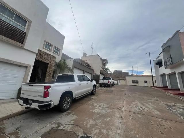 Casa en venta cerca de Walmart en Lomas del Parque, Hidalgo del Parral