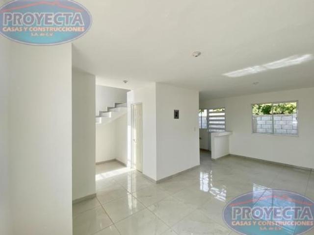 CASA EN VENTA CERCA DEL CERRO DEL MERCADO, FRAC. CIUDAD SAN ISIDRO