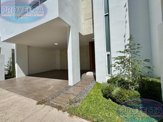CASA EN VENTA CERCA DEL CLUB CAMPESTRE, FRAC. LAS CALZADAS