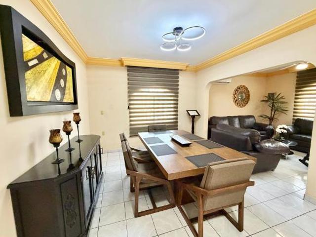 CASA EN VENTA CERCA DEL MALECON EN COL. INDEPENDENCIA MAZATLAN