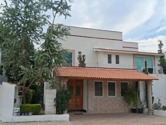 Casa en Venta cerca del parque acuatico Tepetongo Club de Golf