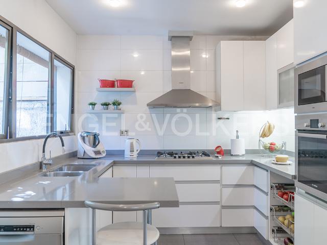 Casa en venta cercana a colegios Villa María y Verbo Divino