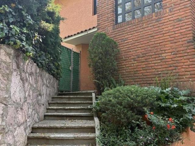 CASA EN VENTA CERCANA A LOMAS DE VISTA HERMOSA