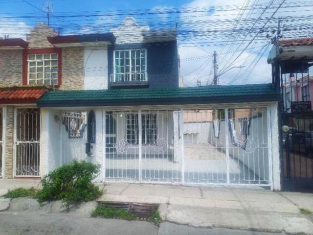 CASA EN VENTA CERRO DEL TESORO, CON COCHERA PARA 4 AUTOS O TERRAZA