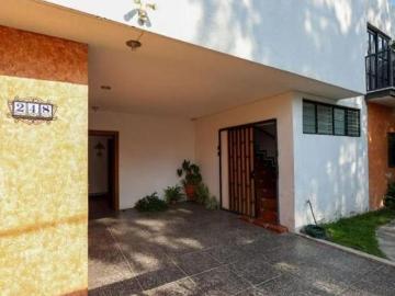 CASA EN VENTA CHAPALITA REMODELADA IDEAL PARA INVERSIONISTAS O PARA VIVIR Y RENTAR UNA PLANTA