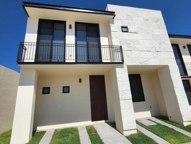 Casa en Venta Cimatario, 3 Recámaras, Estudio