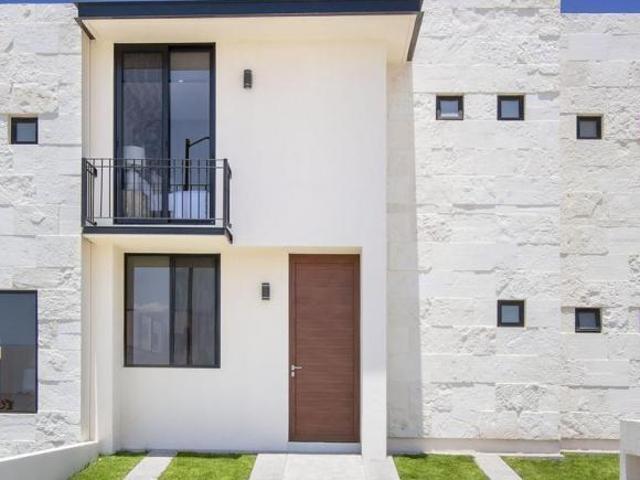 Casa en Venta Cimatario, 3 Récamaras, Recámara Principal con Balcón