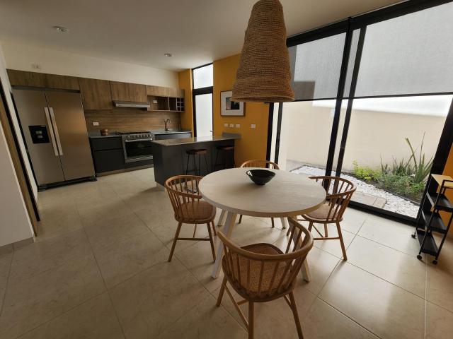 Casa en Venta Cimatario, Estudio, Amplios Espacios